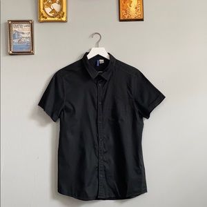 Men’s shirt sleeve button down